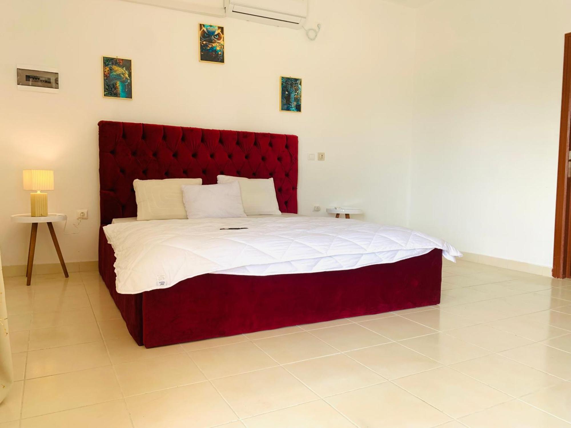 Namaste Hotel & Restaurant Лібревіль Екстер'єр фото